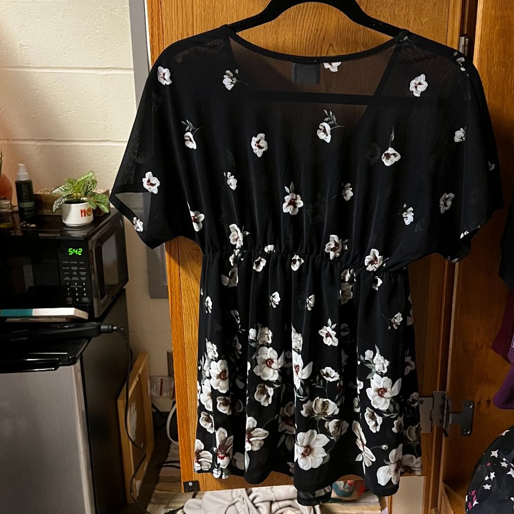 Top - Picture 2 of 2